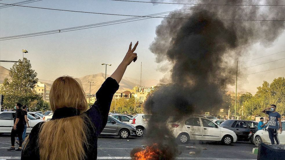 Die Proteste in Teheran eskalieren. Foto: Uncredited/AP/dpa