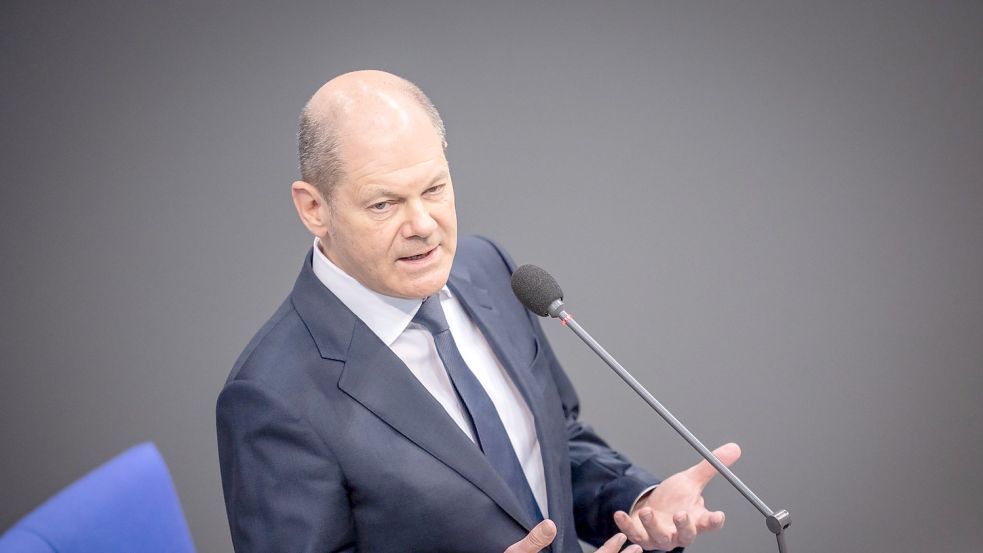 „Dass es nicht um Kampfflugzeuge geht, habe ich ja sehr früh klargestellt und mache das auch hier“, sagt Bundeskanzler Olaf Scholz (SPD). Foto: Michael Kappeler/dpa