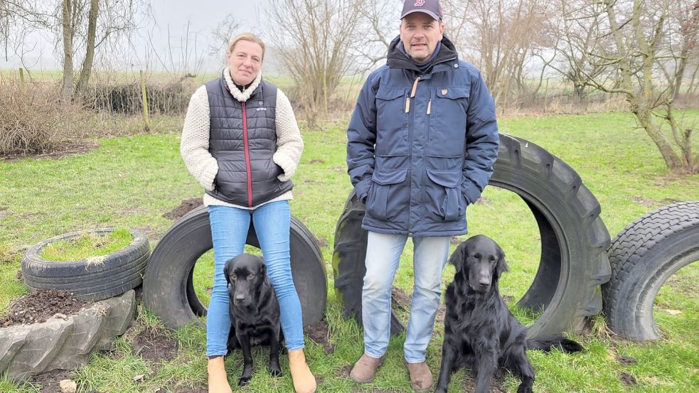 Nadine und Stefan Zemke von der Hundeschule „Hundezeit“ in Halbemond. Foto: Rebecca Kresse