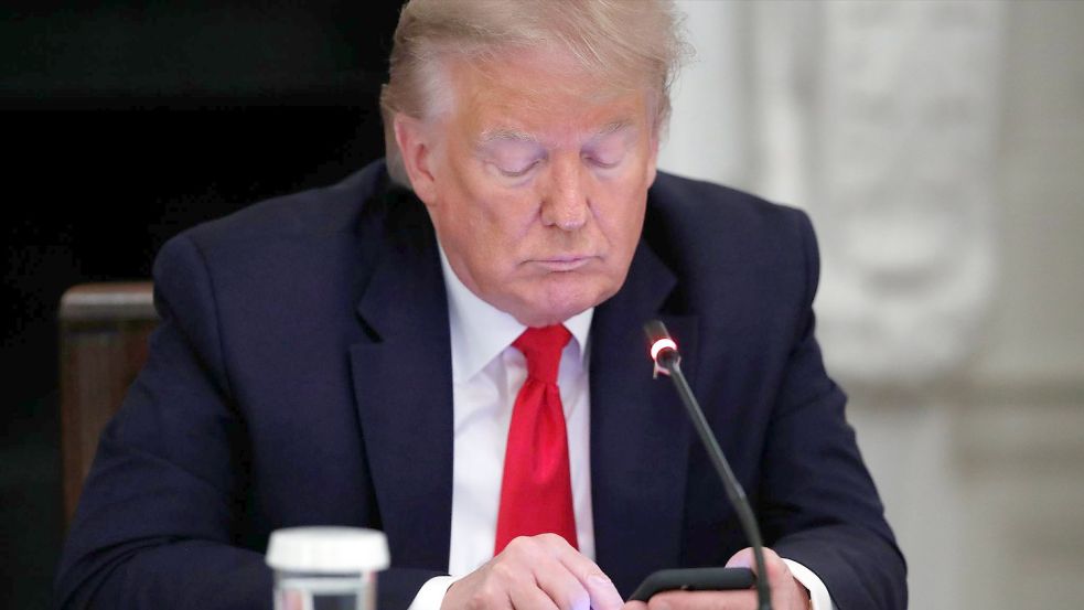 Donald Trump darf wohl bald wieder Facebook und Instagram benutzen. Foto: Alex Brandon/AP/dpa