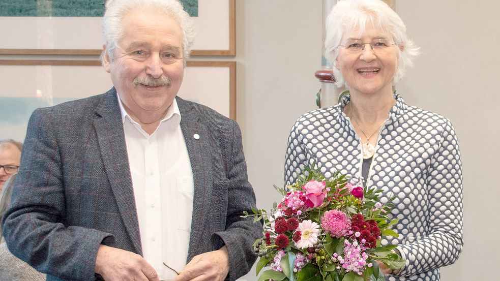 Landschaftspräsident Rico Mecklenburg (links) hob Katrin Rodrians Verdienste als jahrelange Leiterin der Kulturagentur hervor. Foto: privat