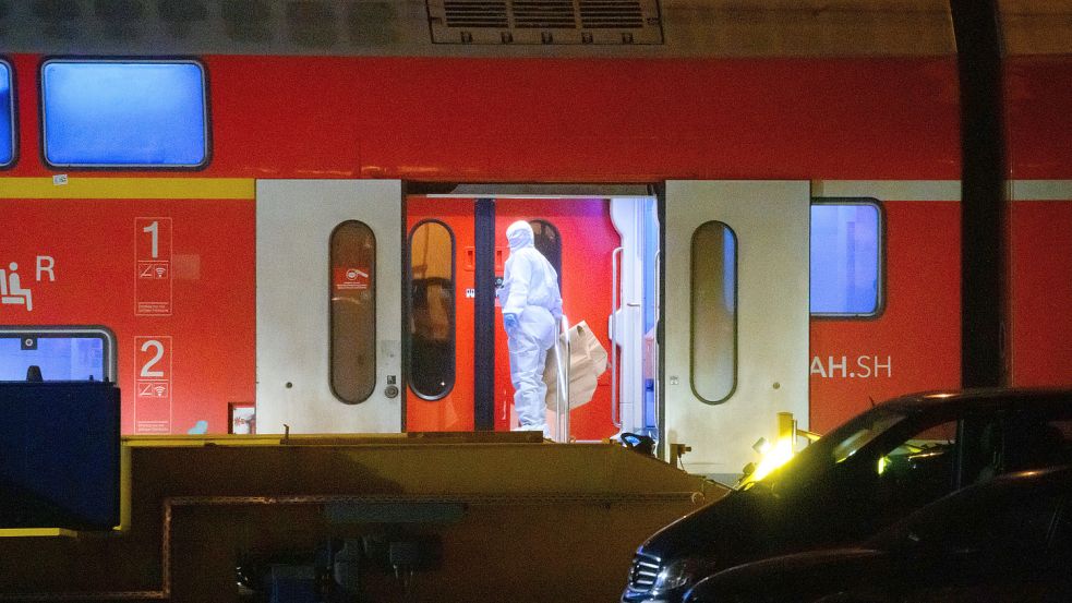 Zwei Menschen starben bei der Messerattacke im schleswig-holsteinischen Brokstedt. Foto: dpa/Jonas Walzberg