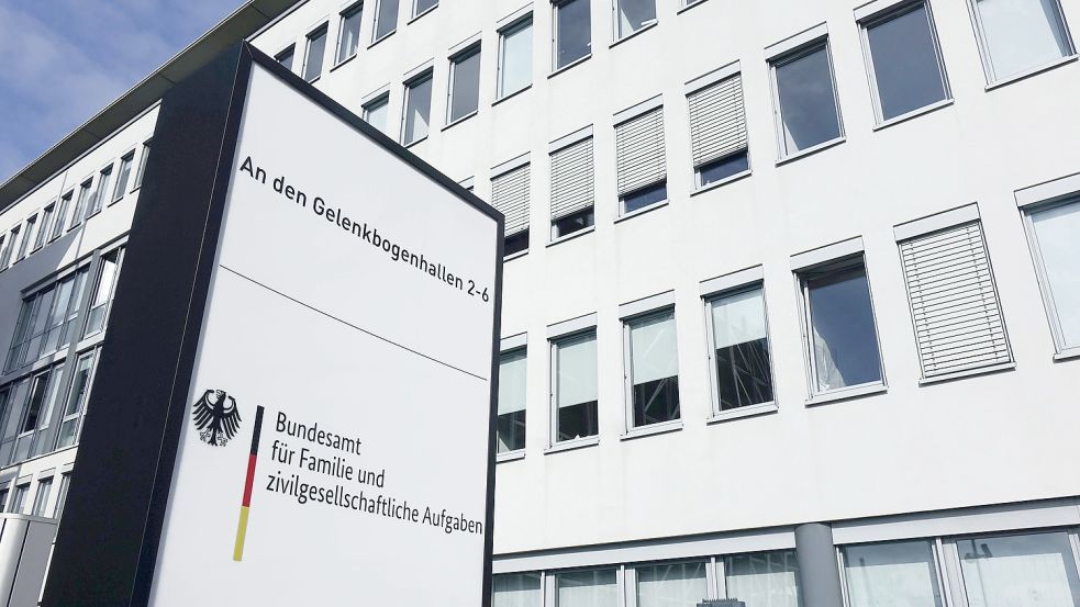Bei dem Bundesamt für Familie und gesellschaftliche Aufgaben müssen derzeit noch mehr als 700 Anträge auf Kriegsdienstverweigerung bearbeitet werden Foto: Imago/Steinach