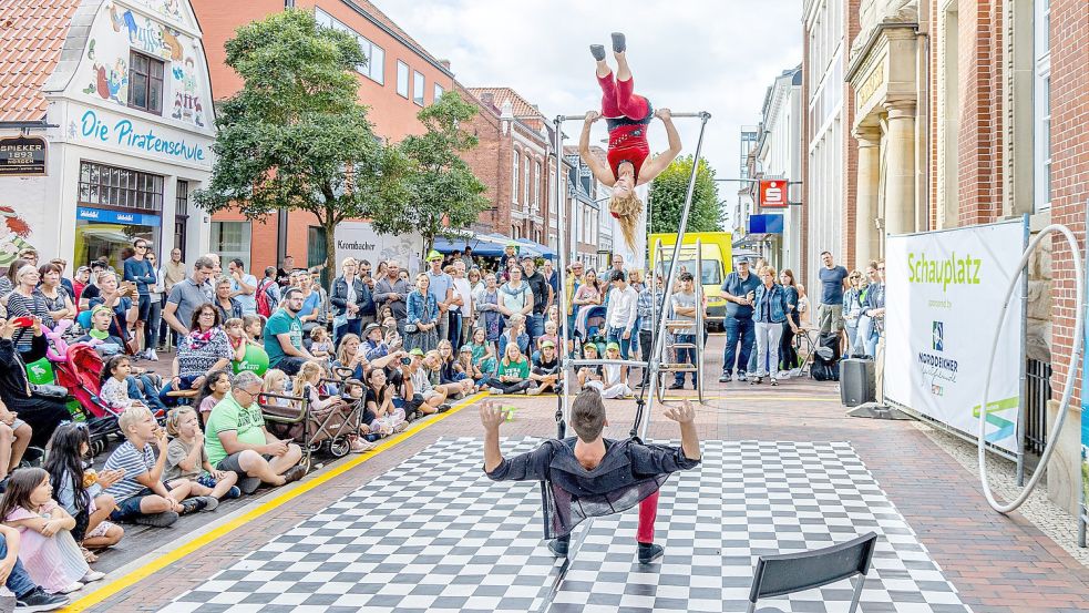 Am 26. und 27. August heißt es wieder Vorhang auf für das 6. Norder Straßenkunstfestival, das vermutlich wieder ähnlich viele Zuschauer anlocken wird, wie im vergangenen Jahr. Foto: Nicolai Heise