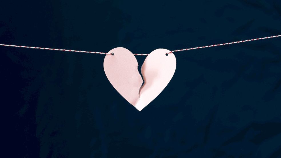 Im Gespräch mit dem Ex kann man viel über sich und Beziehungsmuster lernen, weiß Autorin Katja Lewina. Foto: Kelly Sikkema / Unsplash