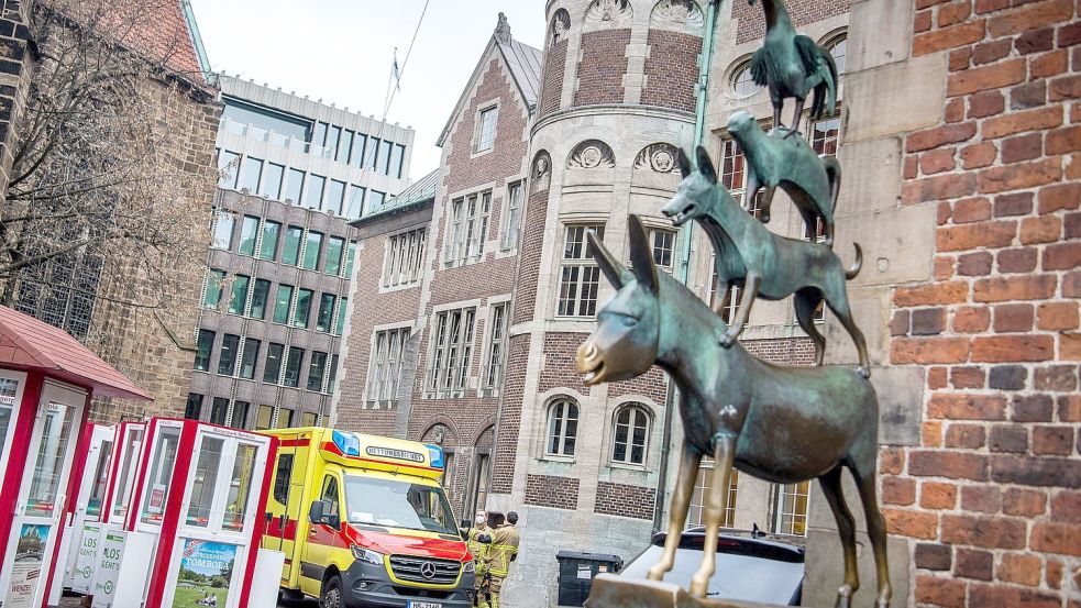 Die Täter haben auf das Opfer eingetreten. Foto: dpa/Schuldt