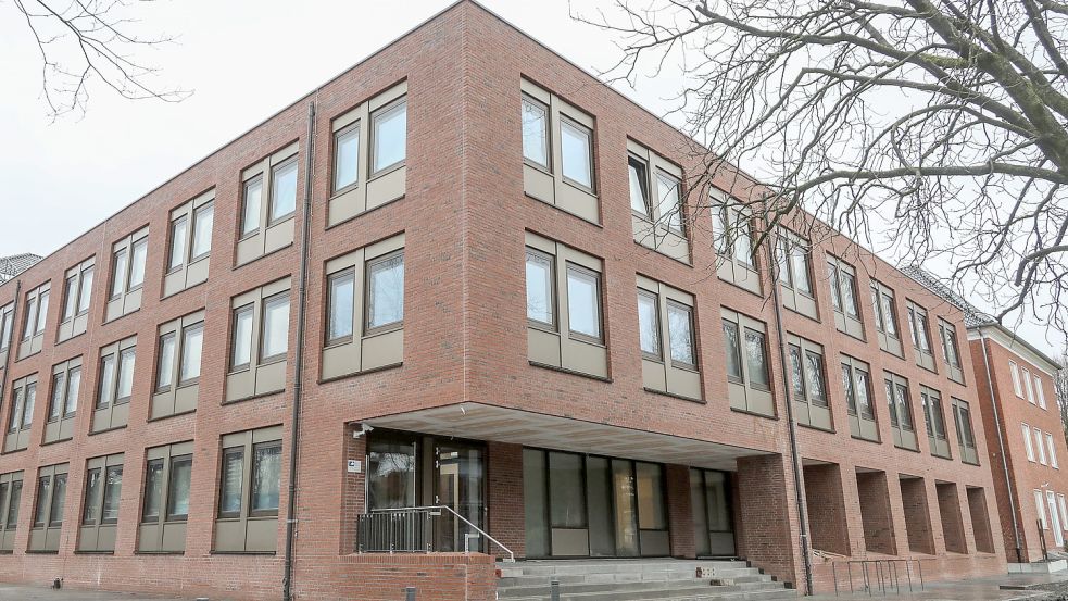 Von außen sieht es fertig aus, das neue Gebäude der Staatsanwaltschaft Aurich. Foto: Romuald Banik