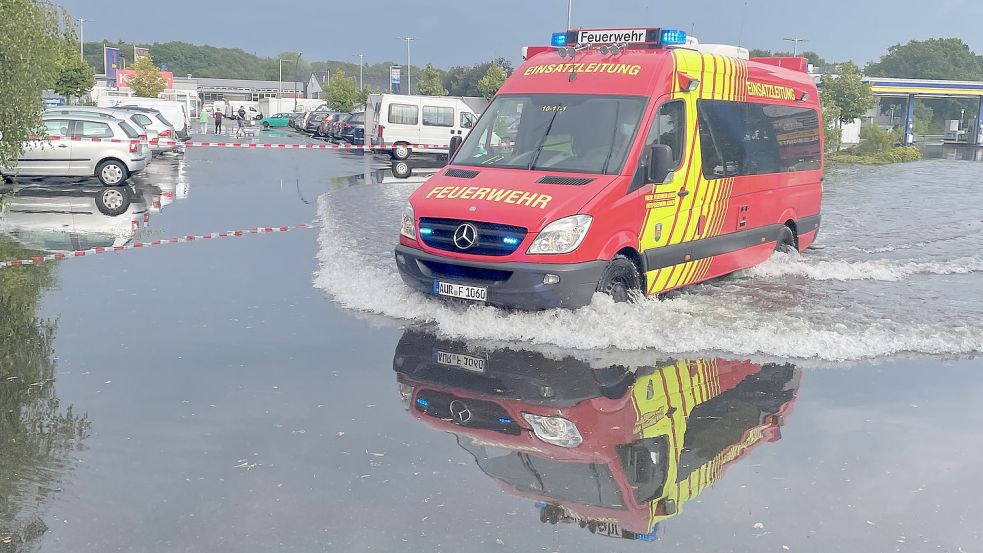 Im August 2021 setzte Starkregen Teile des Gewerbegebietes Aurich-Süd unter Wasser. Die Kanalisation konnte die Wassermassen nicht auffangen.