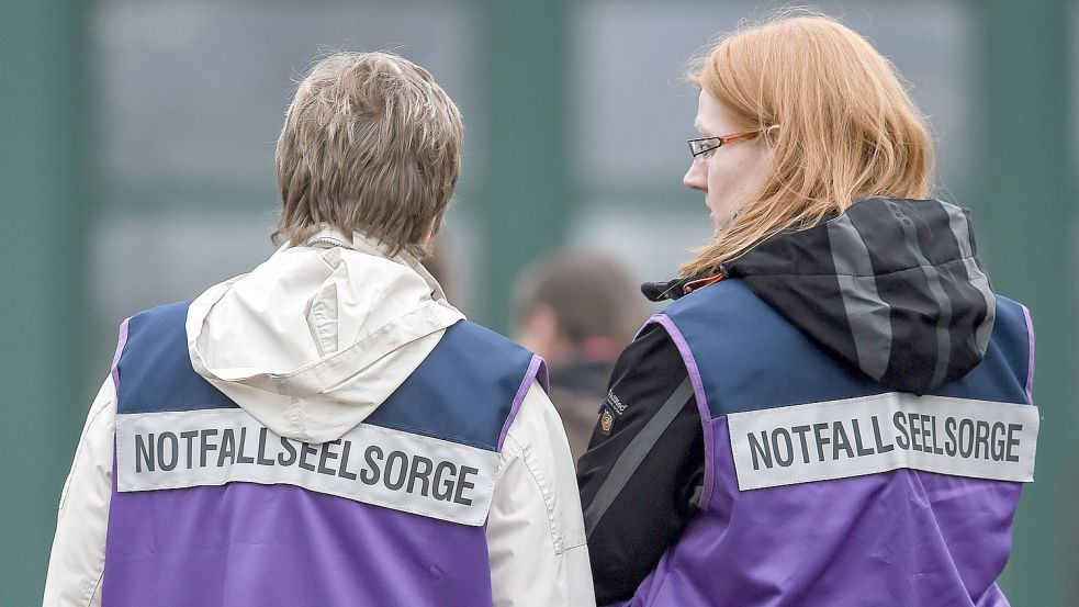 Lilafarben sind die Warnwesten der Notfallseelsorger. Foto: DPA