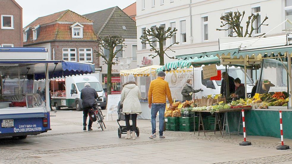Blick auf einen Teil des Auricher Wochenmarkts. Foto: Karin Böhmer