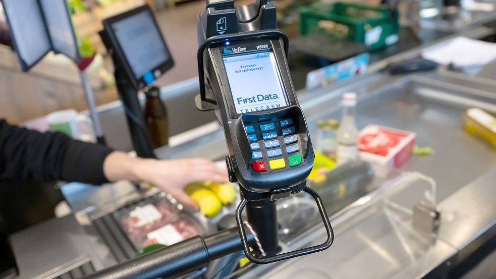 Nicht nur die Inflation sorgt in Deutschland für hohe Lebensmittelpreise im Supermarkt. Foto: dpa/Sven Hoppe