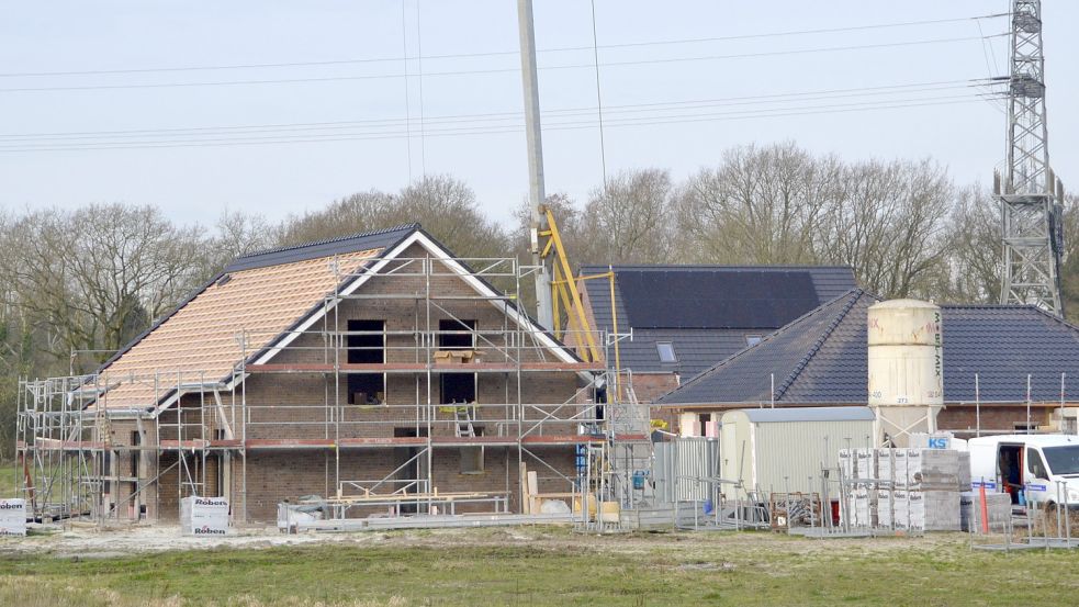 Hausbauten, wie hier im großen Baugebiet „Im Timp“ in Aurich, sind auch 2022 erneut teurer geworden. Foto: Aiko Recke