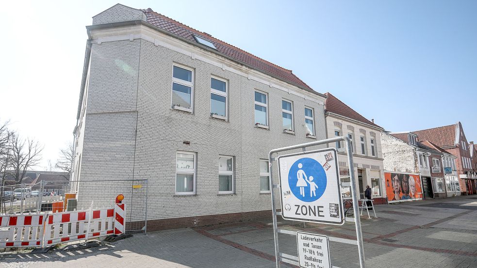 Unter den weißen Riemchen verbirgt sich am Ende der Osterstraße ein denkmalgeschütztes Haus. Hier soll einmal die Kunstschule einziehen. Foto: Romuald Banik