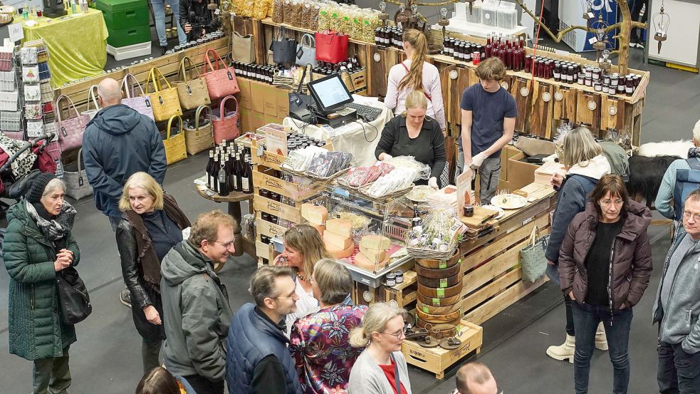 Mehr als 40 der knapp 70 Aussteller waren erstmals auf der Auricher Genuss-Messe vertreten. Foto: Helmut Vortanz