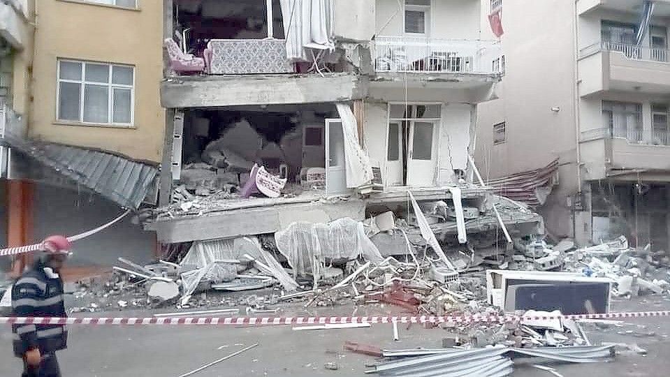 Eines zahlreicher eingestürzter Häuser. Foto: privat