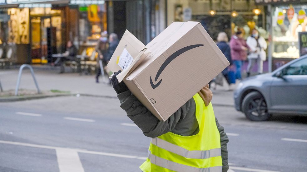 Amazon erhöht seinen Mindestbestellwert für den kostenlosen Versand. Foto: imago images/Michael Gstettenbauer