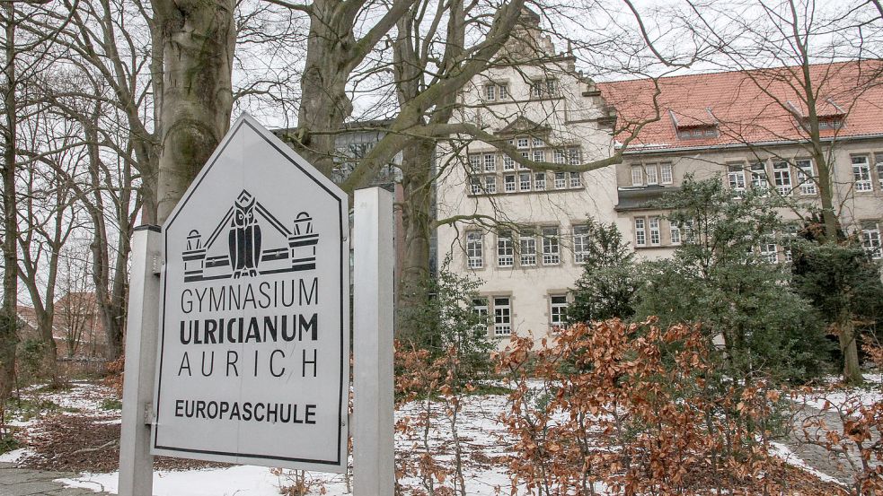 Das Auricher Gymnasium Ulricianum hat im Altkreis die beste Unterrichtsversorgung. Dennoch fallen häufig Stunden aus. Foto: Romuald Banik