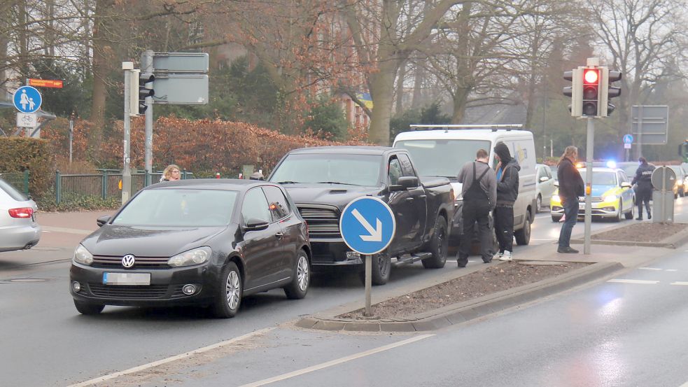 In Höhe des Gymnasiums Ulricianum kam es am Donnerstag zu einem Auffahrunfall mit drei beteiligten Wagen. Foto: Heino Hermanns