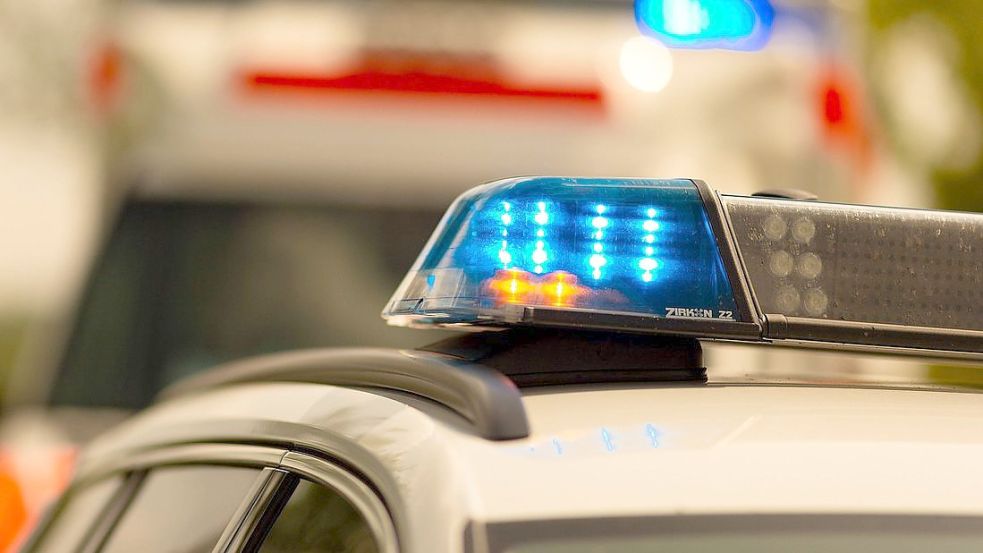 Zwei Jugendliche haben am späten Sonntagabend in Bremen einen Straßenbahnfahrer attackiert, auf ihn eingeprügelt und ihn dabei schwer verletzt. Foto: imago images/Fotostand