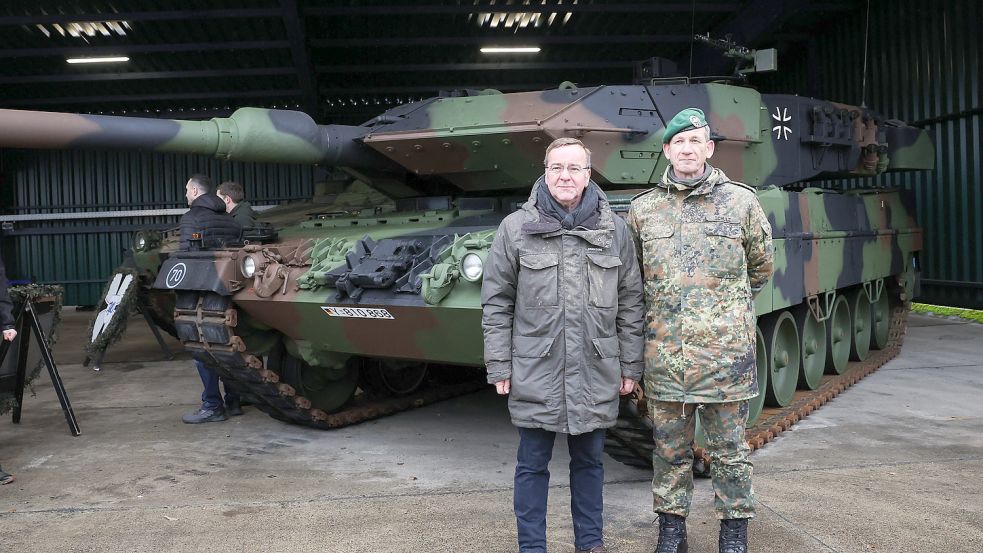 Boris Pistorius war am Montag zu Besuch im niedersächsischen Munster. Foto: dpa