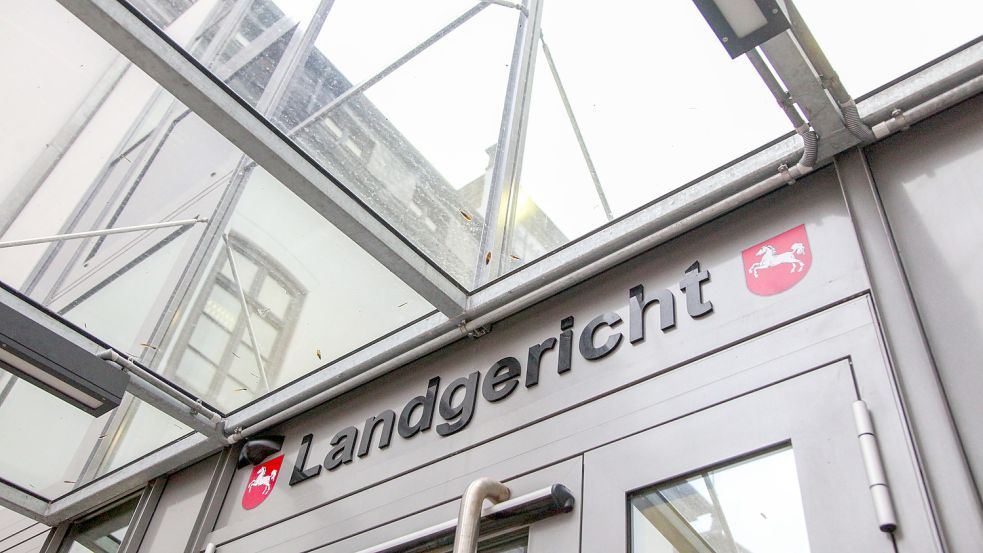 Eingang zum Landgericht in Aurich: Foto: Romuald Banik
