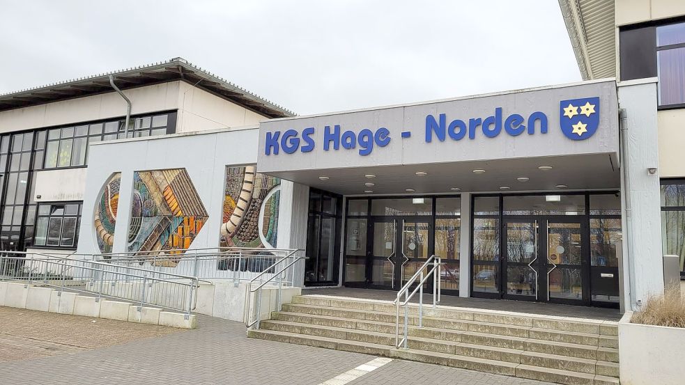 An der KGS Hage-Norden im Schulzentrum Wildbahn hat es am Montag einen Alarm und einen damit verbundenen Großeinsatz der Polizei gegeben. Foto: Rebecca Kresse