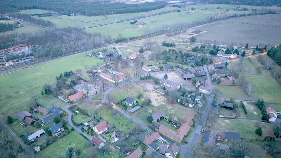 Nach und nach wird Mühlrose abgerissen. Das Dorf in der Lausitz soll für die Erweiterung des Tagebaus Nochten abgebaggert werden. Foto: Imago Images/Sylvio Dittrich