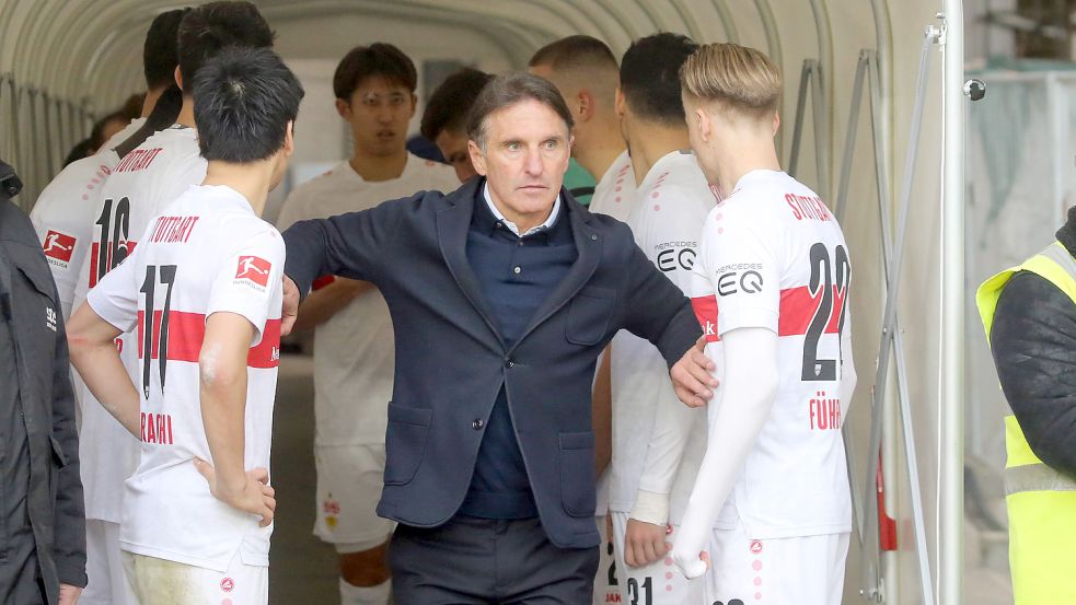 Verlor vier von sechs Gastspielen auf Schalke: Bruno Labbadia, Trainer des VfB Stuttgart. Foto: imago/Sportfoto Rudel