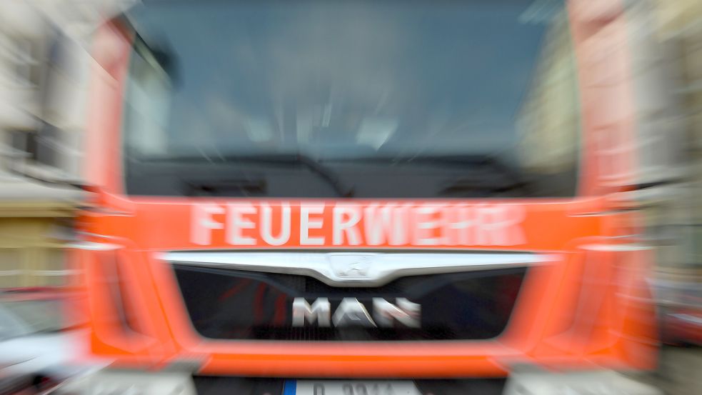 Für Feuerwehrfahrzeuge werden LKW-Führerscheine benötigt. Foto: Britta Pedersen/DPA