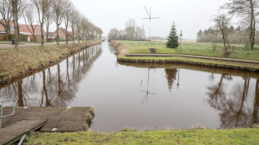 Hafen und Stichkanal zum Fehntjer Tief in Lübbertsfehn sollen wieder schiffbar werden. Foto: Romuald Banik