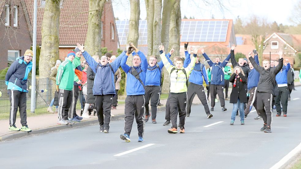 Jubel in Pfalzdorf: Der Titelverteidiger schaffte den Hattrick und den 25. Titel in der Vereinsgeschichte. Foto: Wilfried Gronewold