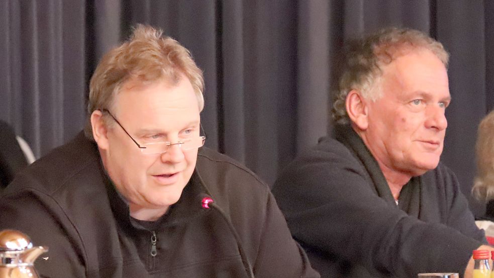 Hendrik Siebolds (links) wird wieder zusammen mit Reinhard Warmulla die Links-Fraktion im Auricher Rat bilden. Foto: Heino Hermanns