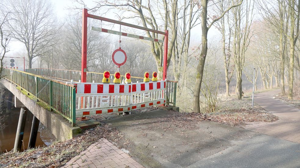 Schon seit Oktober 2021 ist die Kroglitzwegbrücke komplett gesperrt. Foto: Romuald Banik