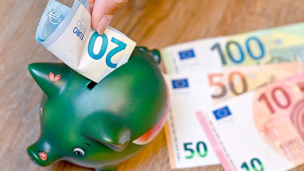 Aurich wird es nicht vermeiden können, weiterhin viel Geld auszugeben. Aber es soll künftig mehr Geld nicht ausgegeben werden. Foto: DPA