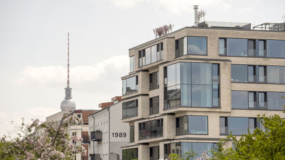 Wohnen in der Hauptstadt Berlin wird immer teurer. Foto: dpa/Christophe Gateau