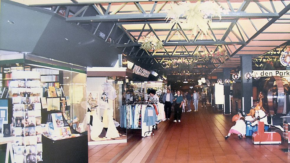 Der Schick der 80-er Jahre: Der Carolinenhof bietet seit 40 Jahren zahlreichen Geschäften Platz und wurde in der Vergangenheit mehrfach umgestaltet. Foto: Archiv