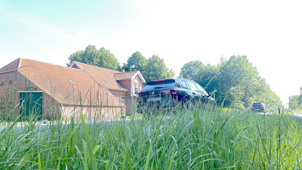 Am früheren Hof „Finkenburg“ könnte eine Ampelanlage entstehen – wenn die Gemeinde doch noch die Kosten dafür übernimmt. Foto: Holger Janssen