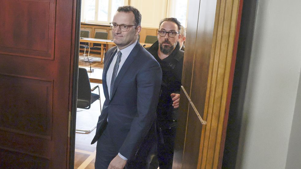 Ex-Gesundheitsminister Jens Spahn (CDU) nach seiner Aussage am 07. März Masken-Deal-Prozess gegen Hendrik Holt. Foto: David Ebener