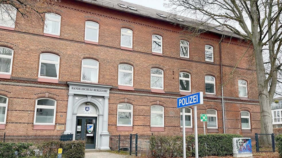 Das Polizeikommissariats 43 (PK 43) in der Wentorfer Straße in Hamburg-Bergedorf. Hier kam es im Februar zu dem Zwischenfall, in dessen Folge eine Frau später verstarb. Foto: Guido Behsen