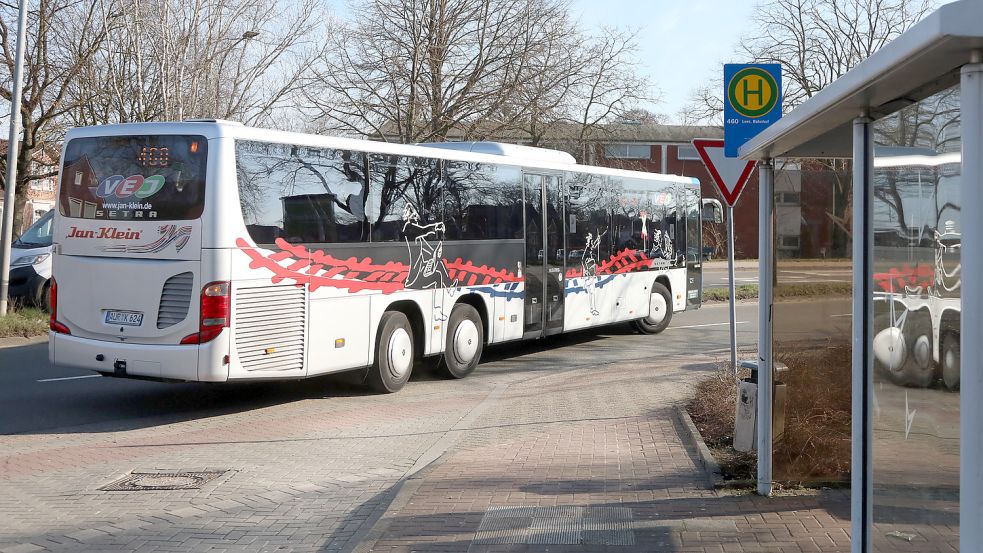 Ohne Busfahrer funktioniert der ÖPNV nicht. Viele Busunternehmen im Kreis Aurich klagen über fehlendes Personal. Einige Angebote können schon nicht mehr aufrechterhalten werden. Foto: Romuald Banik