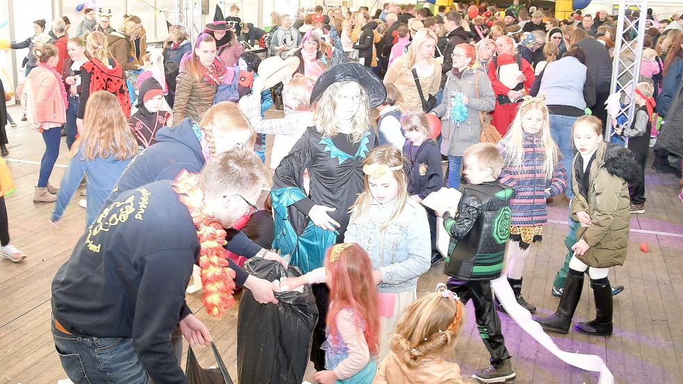 Beim Kinderkarneval in Riepsterhammrich war der Andrang so groß wie nie. Foto: Gerd-Arnold Ubben