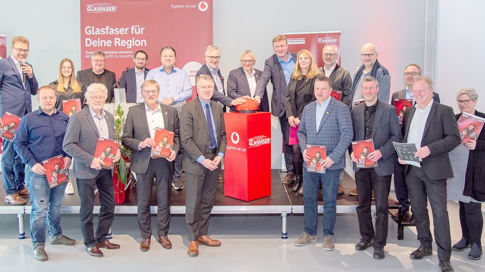 Vergangene Woche trafen sich Vertreter von Landkreis, Kommunen und Vodafone im Auricher EEZ zur „Kick-Off-Veranstaltung“ zum Vermarktungsstart des zweiten Breitband-Projekts.Foto: Landkreis Aurich