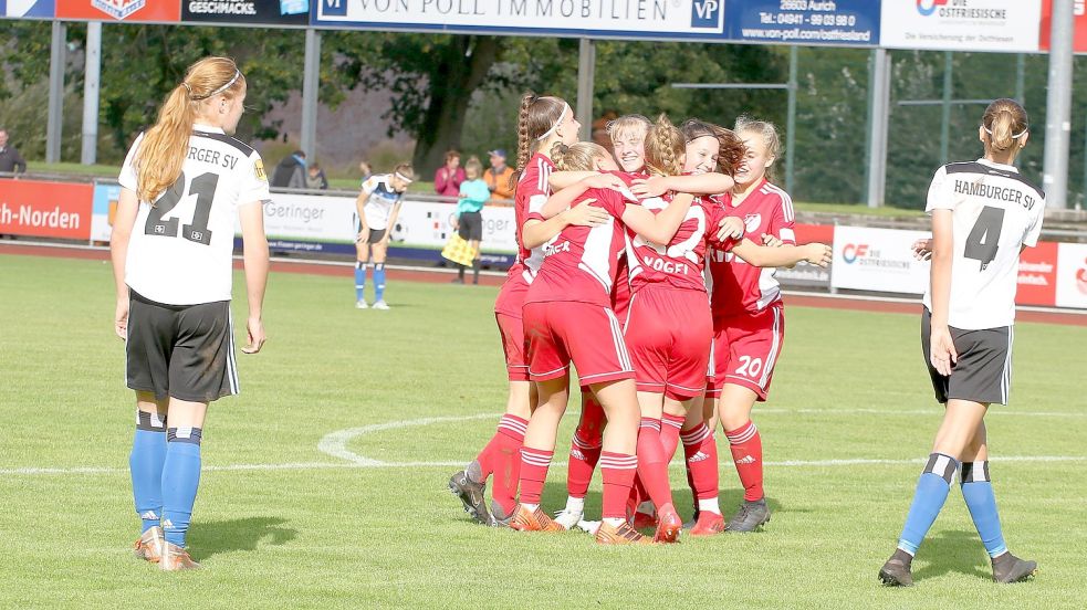 Wie im Hinspiel hatten die B-Juniorinnen der SpVg Aurich gegen den Hamburger SV auch im Rückspiel am Ende Grund zum Jubeln. Foto: Wilfried Gronewold