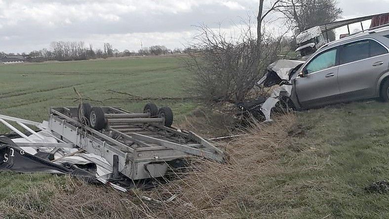 Ein Auto und ein Anhänger waren ebenfalls beteiligt. Foto: Karin Böhmer