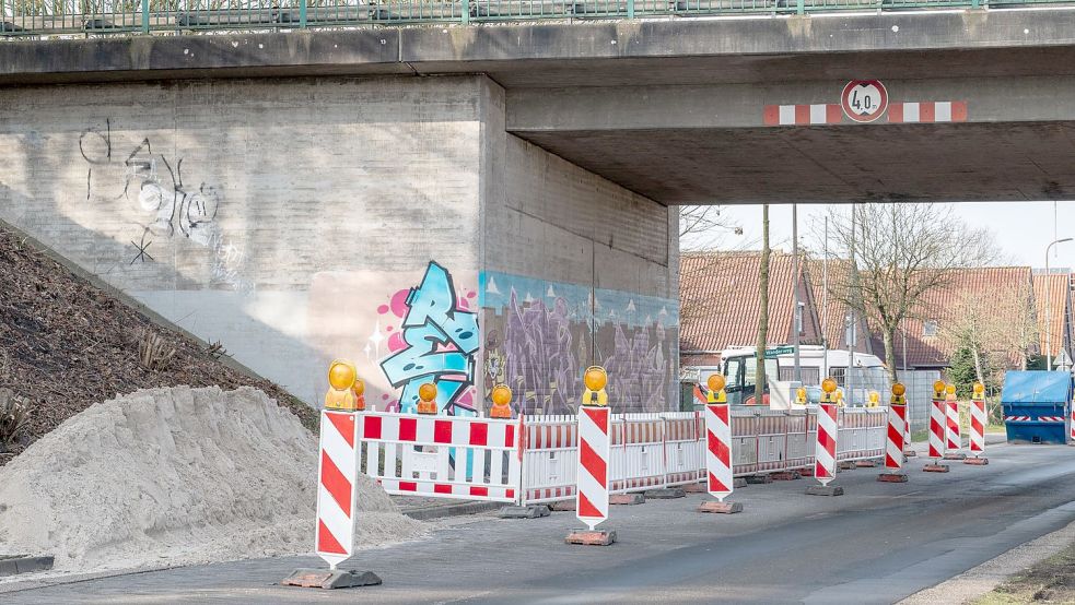 Leichte Einschränkungen für Verkehrsteilnehmer gibt es derzeit in der Kirchstraße. Foto: Folkert Bents