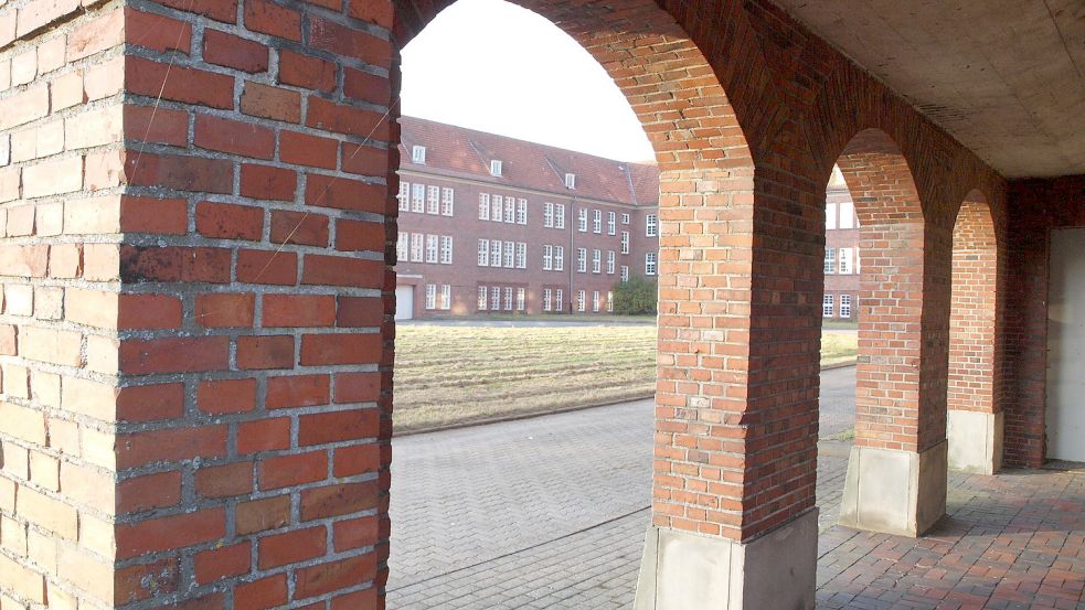 Markant sind die Arkaden im großen Divisionsgebäude der alten Blücherkaserne. Foto: Heino Hermanns