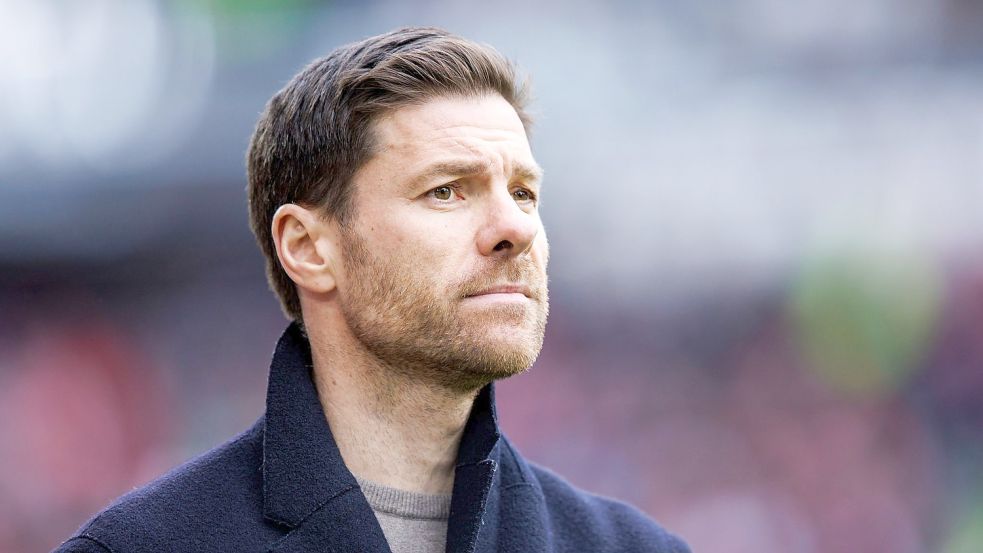 Leverkusens Trainer Xabi Alonso im Stadion. Foto: Tom Weller/dpa