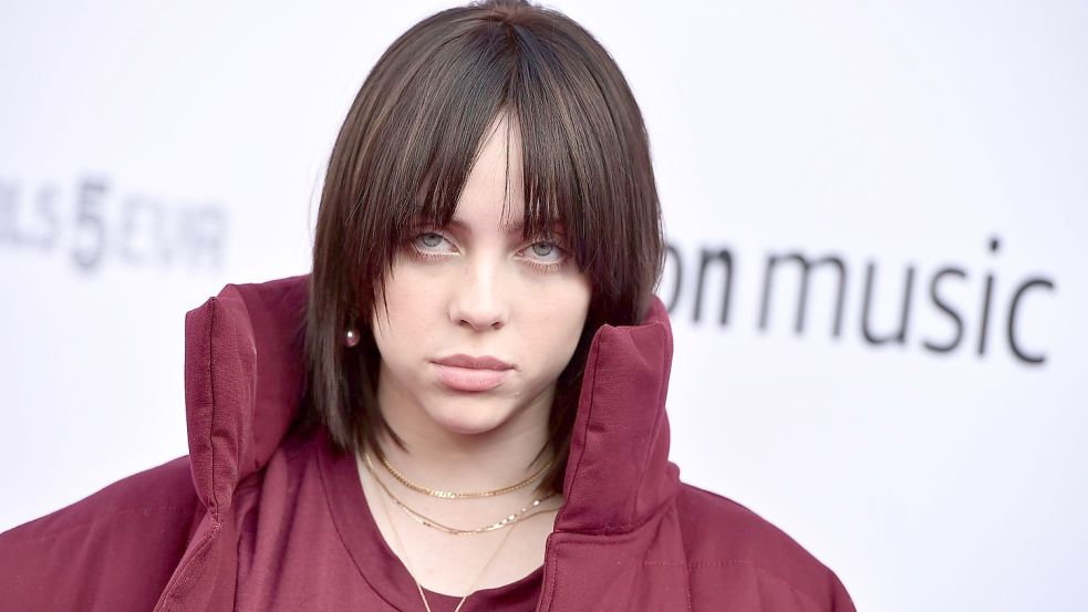 Den finsteren Blick hat Billie Eilish bereits perfektioniert - in einer Amazon-Serie darf die Sängerin jetzt mehr von ihrer dunklen Seite zeigen. Foto: Jordan Strauss/Invision/AP/dpa