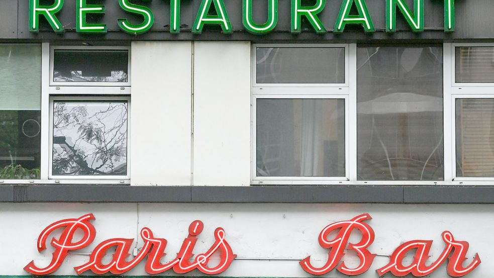 Der ehemalige Betreiber der legendären Berliner „Paris Bar“ und Künstler Michel Würthle starb im Alter von 79 Jahren in Berlin. Foto: Jens Kalaene/dpa