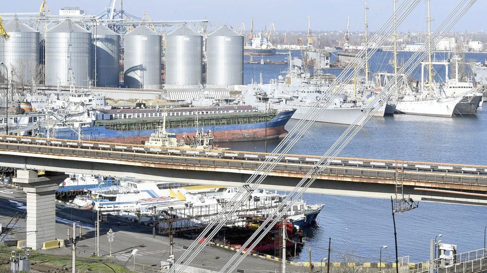 Getreidesilos im Hafen von Odessa. Russland hat einer Verlängerung der Vereinbarung über die weiteren Exporte von ukrainischem Getreide über drei Schwarzmeerhäfen zugestimmt. Foto: Jussi Nukari/Lehtikuva/dpa